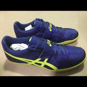 Track throwing shoes